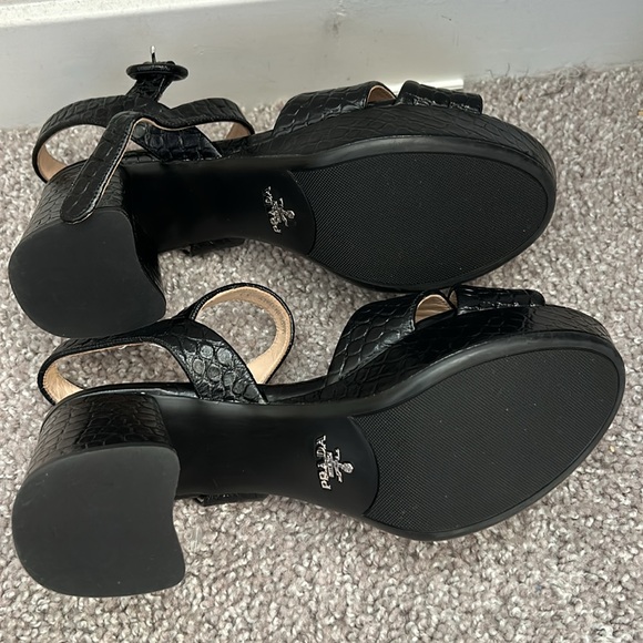 AUTHENTIC PRADA SANDALS SHOES SIZE 37 EUC - Picture 5 of 8